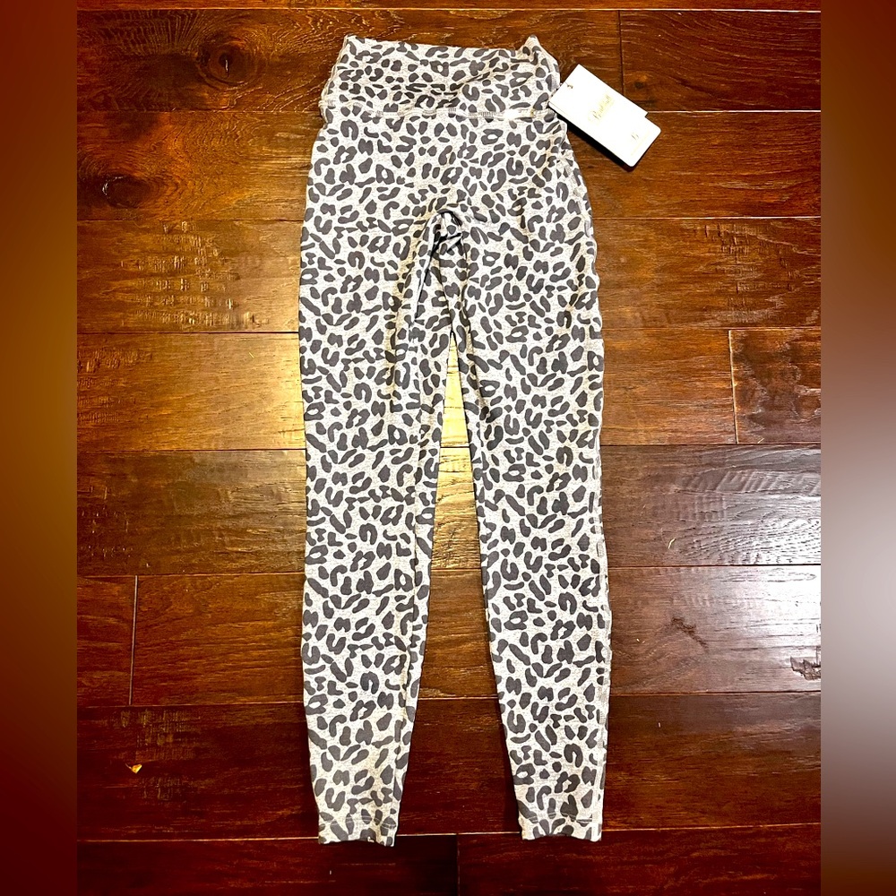 New authentic gray leopard Bombshell leggings size small